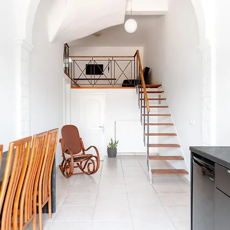 Apartment A&d No3 *